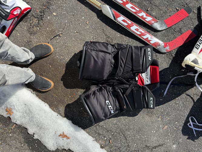 Senior Medium CCM Extreme Flex II Shield Pro Hockey Goalie Pants (New)