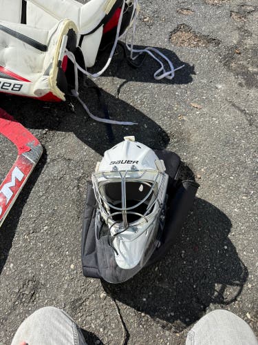 Senior Medium Bauer 950X Goalie Mask (New)