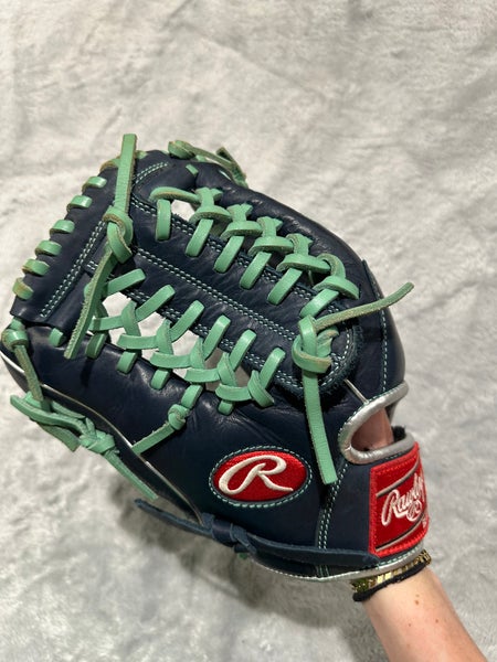 Blue Rawlings R9 LH Baseball Glove 11.75" (Used)