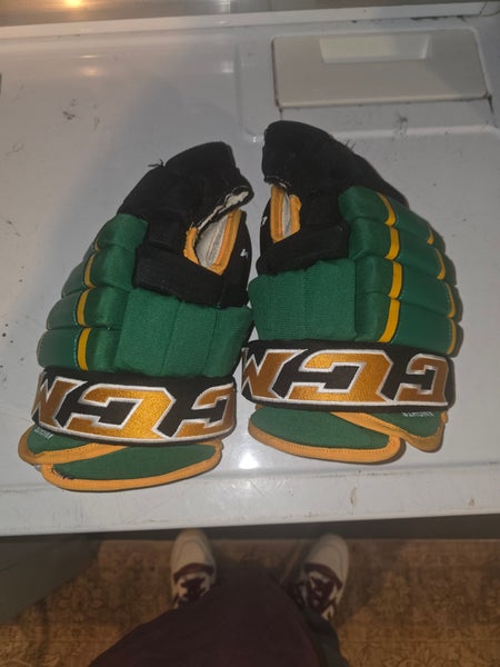 CCM HG4PC Gloves 13" (Used)