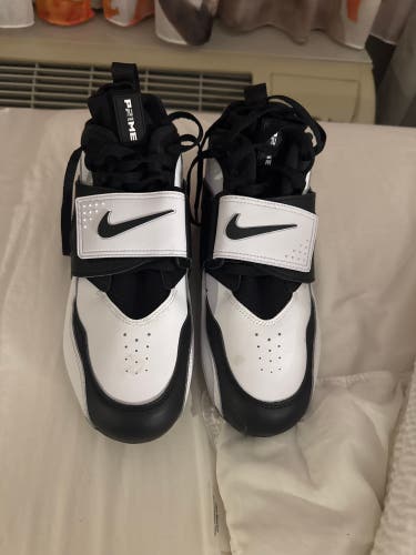 Men's Size M 11.0 (W 12.0) Nike Cleats Mid Top Molded Cleats (New)