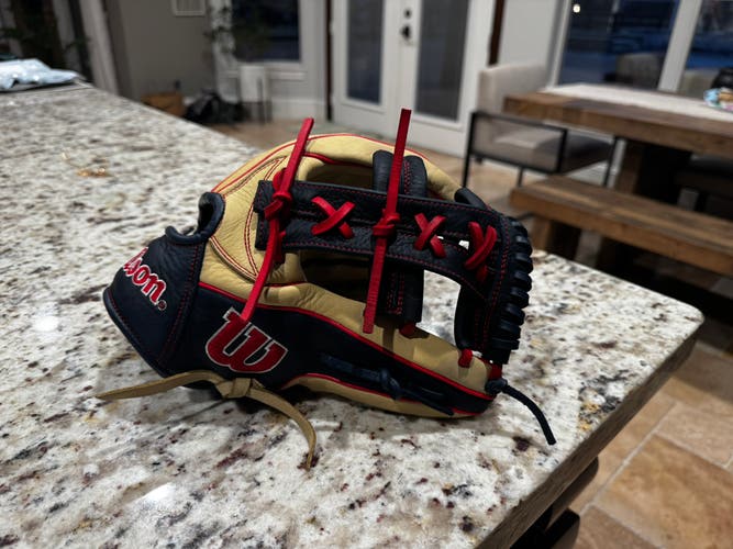 Wilson A1000 RH Baseball Glove 12" (Used)