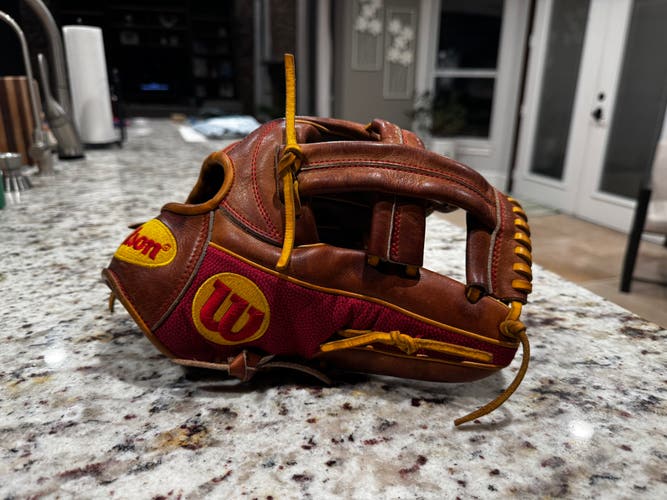 Wilson A2000 DP15 RH Baseball Glove 11.75" (Used)
