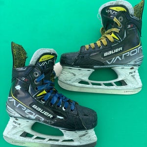 Junior Bauer Vapor 3X Hockey Skates | Size 2 Regular Width (D)