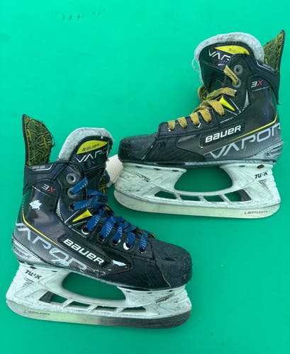 Junior Bauer Vapor 3X Hockey Skates | Size 2 Regular Width (D)