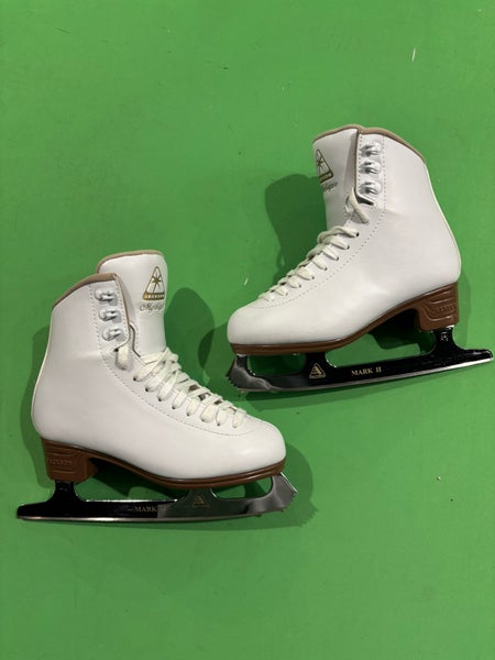 Jackson Ultima Mystique Figure Skates | Junior 3.5 | Jackson Ultima Mark II Blades