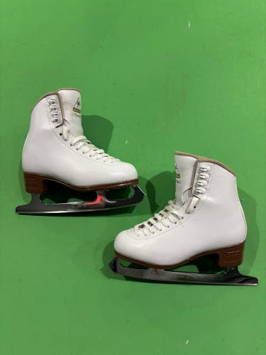 Jackson Ultima Mystique Figure Skates Size 4 | Jackson Ultima Mark II Blades