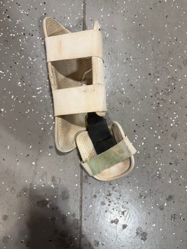 Senior EvoShield Leg guard Shin Guards (Used)