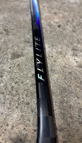 Senior Bauer Vapor Flylite Right Handed Hockey Stick P92 70 Flex (Like New)