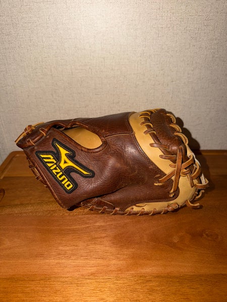 Mizuno Classic Pro Soft RH Catcher's Baseball Glove 34" (Used)