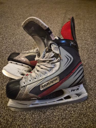 Bauer Hockey Skates Regular Width 9 (Used)
