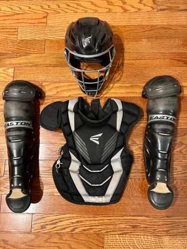 Black Easton Gametime Catcher's Set (Used)