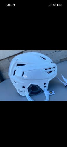 Medium Bauer Re-Akt 150 Helmet (Used)