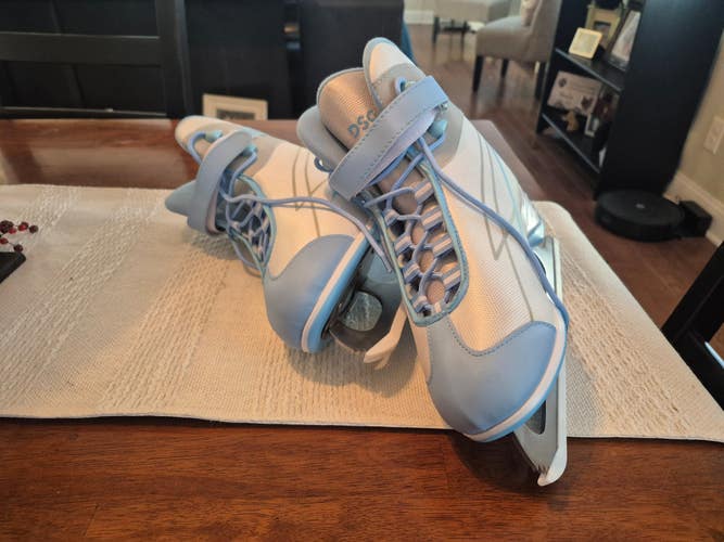 Women's Figure Skates (Size 8)