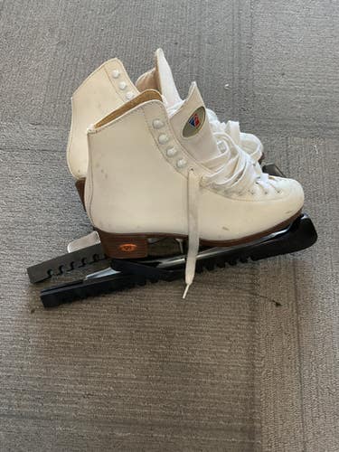Used Riedell FIGURE SKATES WomensFigure Skate White Senior 6 11614-S000230123