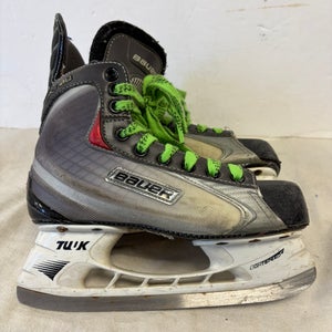 Black Bauer Vapor X40 Hockey Skates Size 4.5 (Used)
