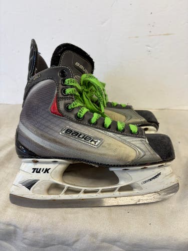 Black Bauer Vapor X40 Hockey Skates Size 4.5 (Used)