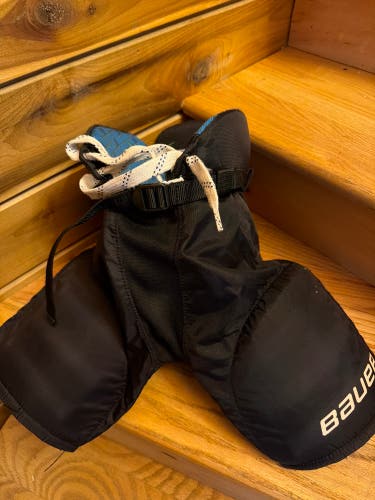 Youth Medium Bauer Vapor X Hockey Pants (Used)
