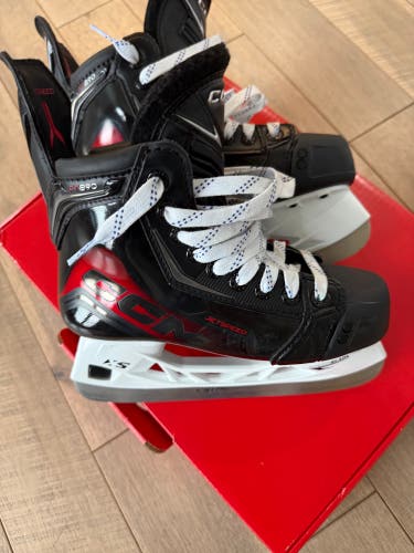 2025 CCM JetSpeed FT890 Hockey Skates Regular Width Size 3 (New)