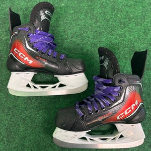 Junior CCM JetSpeed FT860 Hockey Skates Regular Width Size 3 (Used)