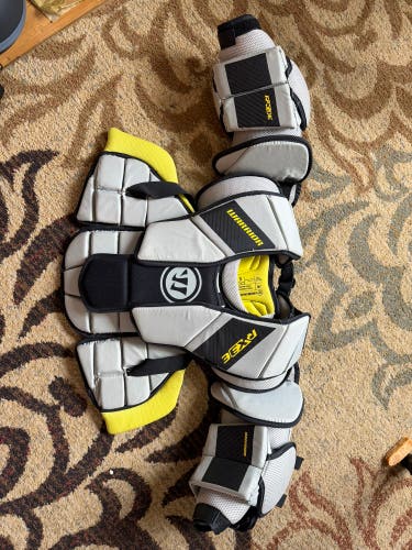 Small / Medium Warrior Ritual X3E Goalie Chest Protector (Used)