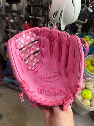 Used Wilson A3000 BB/SB Glove T-ball Pink 9 1/2" 11605-S000208227