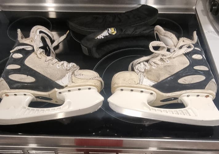 White Hockey Skates Regular Width 9 (Used)