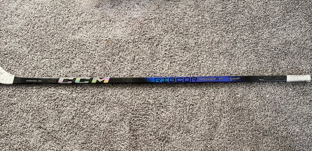 Junior CCM Ribcor Trigger 8 Pro Left Hand Hockey Stick P28 50 Flex (Used)