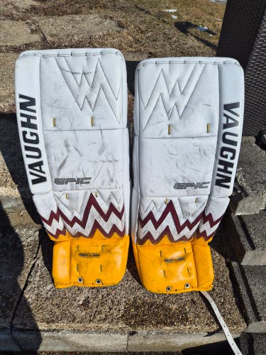 32" +1" Vaughn Epic 8800 Pro Spec Goalie Leg Pads (Used)