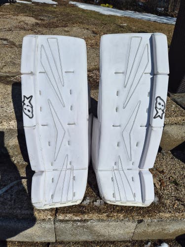 31" +1" Brian's Netzero Goalie Leg Pads (Used)