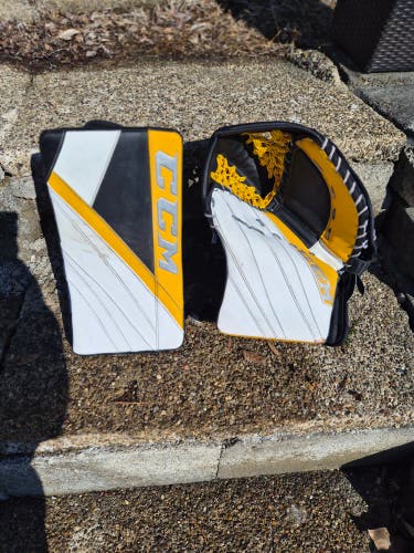 CCM Extreme Flex 5.9 Goalie Glove and BlockerRegular (Used)