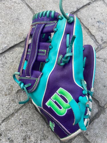 Wilson A2000 RH Infield Baseball Glove 12" (Used)