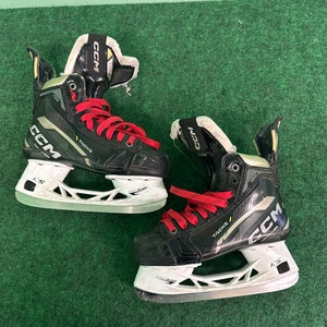 Junior CCM AS-V Hockey Skates (Regular) Size 3.5 (Used)