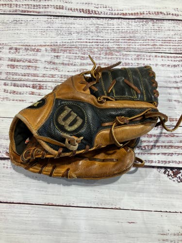 Brown Wilson A2000 RH Baseball Glove 11" (Used)