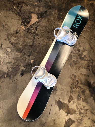 Women's 143cm Roxy Raina Snowboard | Union Rosa Bindings (Used)