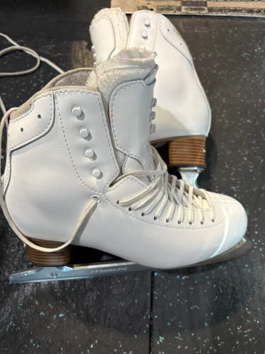 Jackson Ultima Figure Skates regular Adult 8.5 (Used)