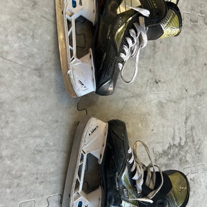 Black 2022 True Catalyst 7 Hockey Skates Regular Width Size 3.5 (Used)