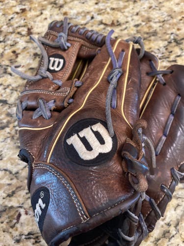 Wilson A1000 RH Infield Baseball Glove 11.5" (Used)
