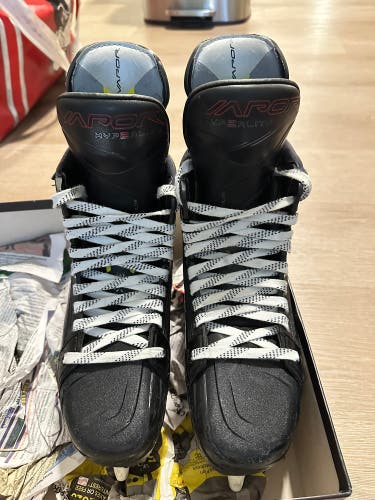 2023 Bauer Vapor Hyperlite 2 Hockey Skates 7.5 (Used)