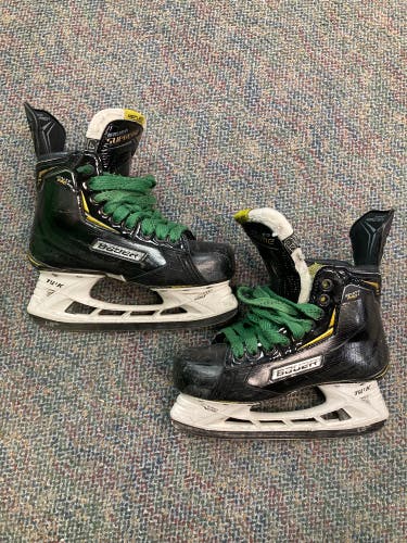 Intermediate Bauer Ignite Pro+ Hockey Skates | Size 4