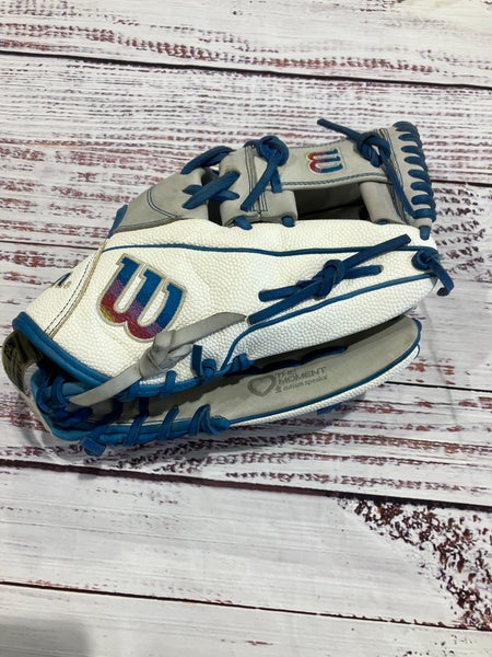 White Wilson A2000 RH Softball Glove 12" (Used)