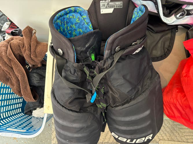 Junior Small Bauer Vapor X2.9 Hockey Pants (Used)