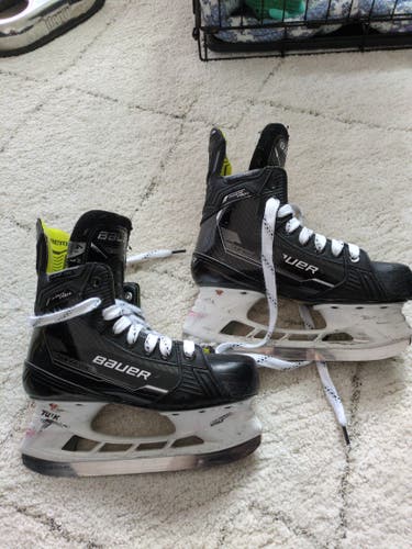 Bauer Supreme Ignite Pro+ Hockey Skates Size 4.5 (Used)