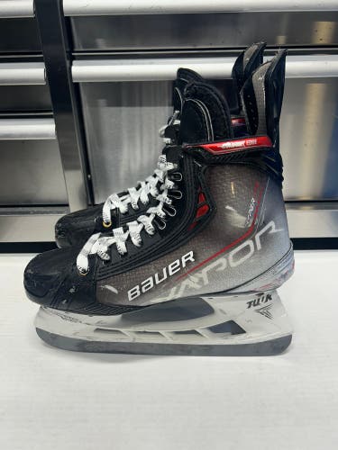 Bauer Vapor Hyperlite Hockey Skates NCAA Pro Stock Size 8.5 FIT 2 272mm (Used)
