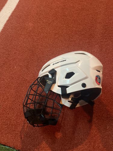 Youth Easton E200 Hockey Helmet 6-1/2