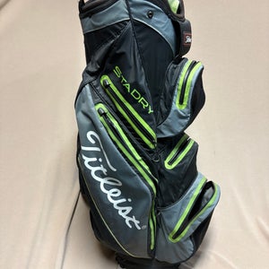 Unisex Titleist Carry Bag (Used)