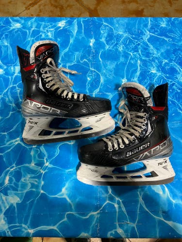 Senior Bauer Vapor 3X Hockey Skates 7.5 (Used)