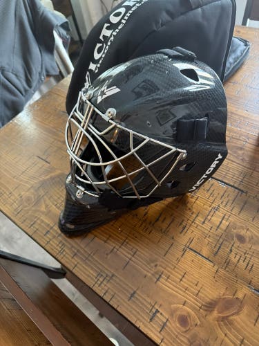 Senior Medium 2024 Vic Goalie Mask (New)
