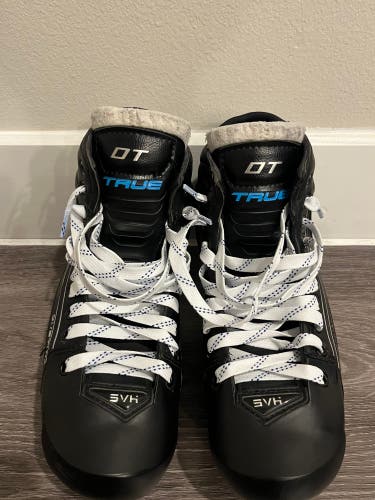2024 True One Piece Hockey Goalie Skates Regular Width Pro Stock 9.5 (Used)