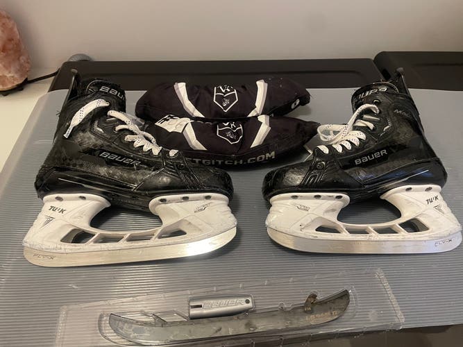2022 Bauer Supreme Mach Hockey Skates Regular Width Size 4 (Used)